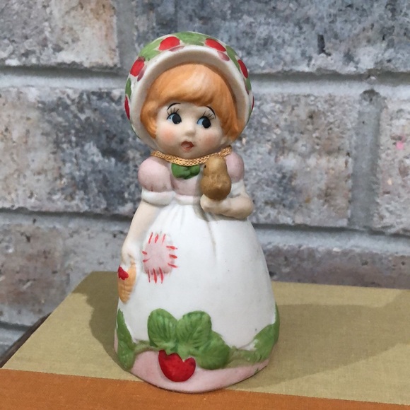 Vintage 1978 Merri Bells Girl with bunny & Strawberry Patches - Picture 5 of 6